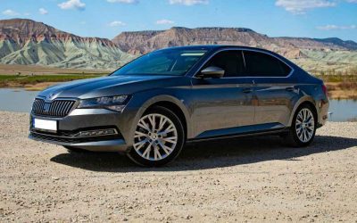 Guide on How to Change a Car Tire Flat on Highway