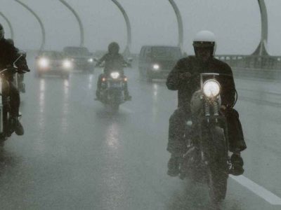 how to ride motorcycle in rain